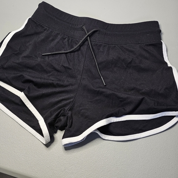 ALPHALETE small black athletic shorts - Picture 2 of 5